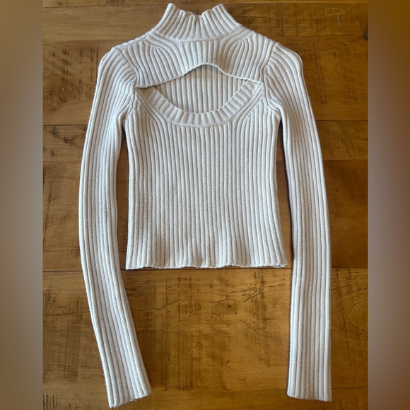 bershka turtleneck with cleavage cut out - Picture 1 of 2